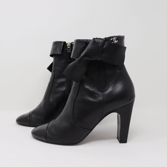 Chanel 39 CC Fold Over Bow Accent Bootie Patent Cap Toe Black Leather Boots - Picture 1 of 15